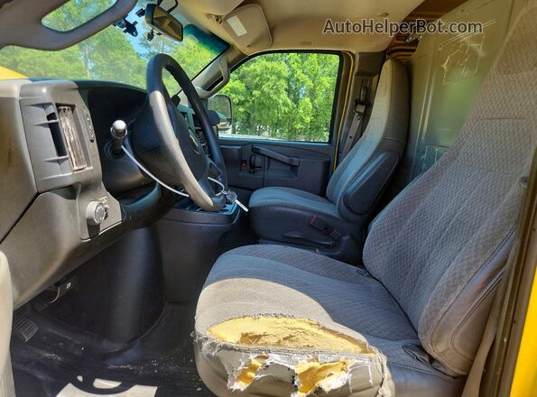1GCWGAFPXL1158859 2020 CHEVROLET EXPRESS Желтый Вид салона спереди