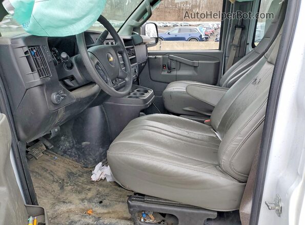 1GCWGAFPXR1217207 2024 CHEVROLET EXPRESS White Widok wnętrza z przodu