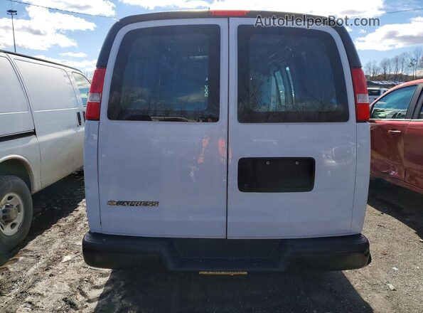 1GCWGAFPXR1217207 2024 CHEVROLET EXPRESS White Widok z tyłu