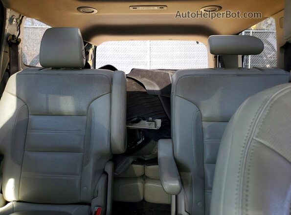 1GKKNXLS6JZ239098 2018 GMC ACADIA White Հետևի նստատեղերի տեսք