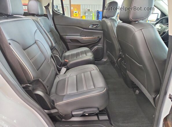 1GKKNXLS6PZ242785 2023 GMC ACADIA White Widok wnętrza z tyłu