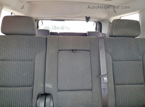 1GNSCAECXGR475645 2016 CHEVROLET TAHOE Серебряный Вид задних сидений