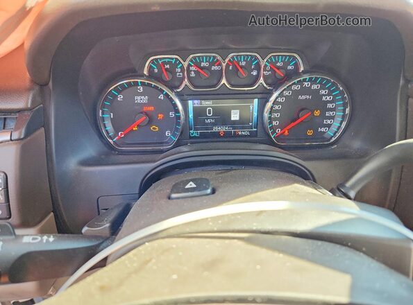 1GNSCHKC4JR103030 2018 CHEVROLET SUBURBAN Белый Вид щитка приборов