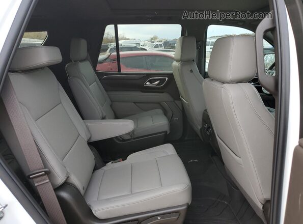 1GNSCNKDXRR277882 2024 CHEVROLET TAHOE White უკანა სალონის ხედი