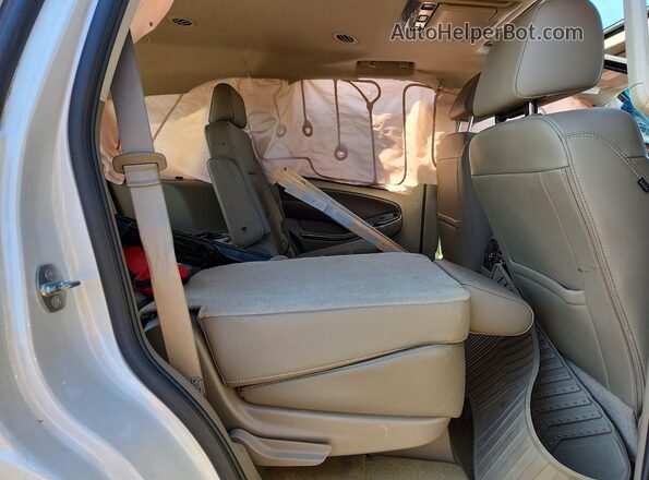 1GNSKBKC2GR302246 2016 CHEVROLET TAHOE Белый Вид задней части салона