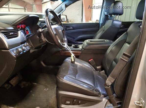 1GNSKBKC2JR262872 2018 CHEVROLET TAHOE Серебряный Вид салона спереди