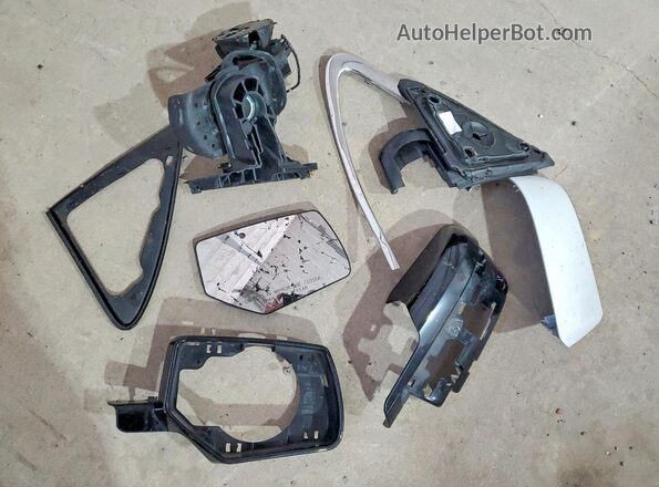 1GNSKBKC7HR190867 2017 CHEVROLET TAHOE White Widok naklejki z numerem VIN