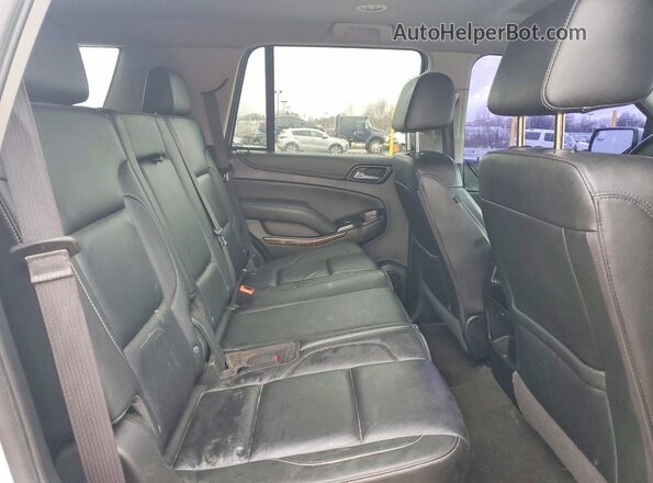 1GNSKBKC7LR121119 2020 CHEVROLET TAHOE Серебряный Вид задней части салона