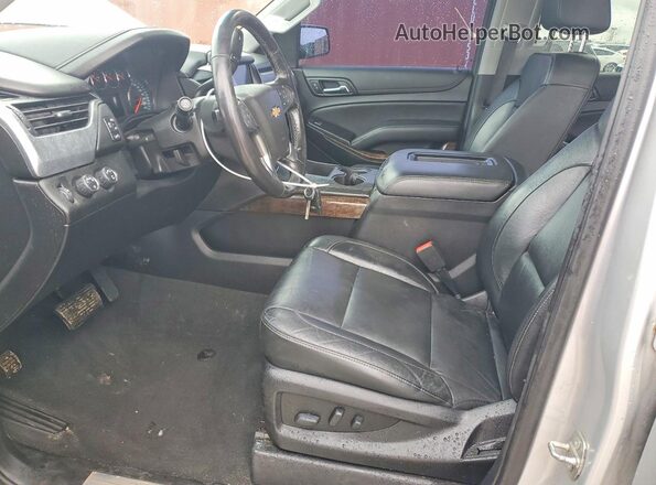 1GNSKBKC7LR121119 2020 CHEVROLET TAHOE Серебряный Вид салона спереди