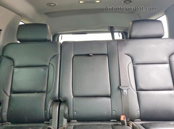 1GNSKBKC7LR121119 2020 CHEVROLET TAHOE Серебряный Вид задних сидений
