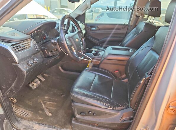 1GNSKHKC8JR236330 2018 CHEVROLET SUBURBAN Серебряный Вид салона спереди