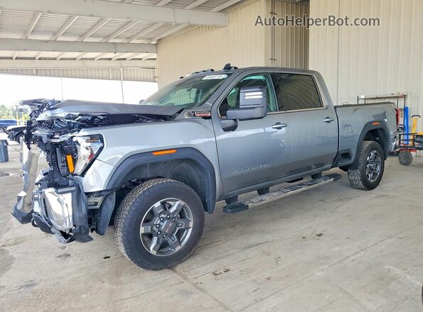1GT4UTEY7SF115538 2025 GMC SIERRA Серебряный Передняя левая четверть