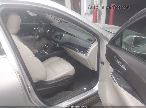 1GYAZAR45LF079764 2020 CADILLAC XT4 Gray Widok wnętrza z przodu