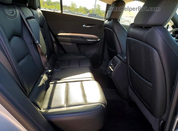 1GYFZDR44KF120004 2019 CADILLAC XT4 Silver Widok wnętrza z tyłu