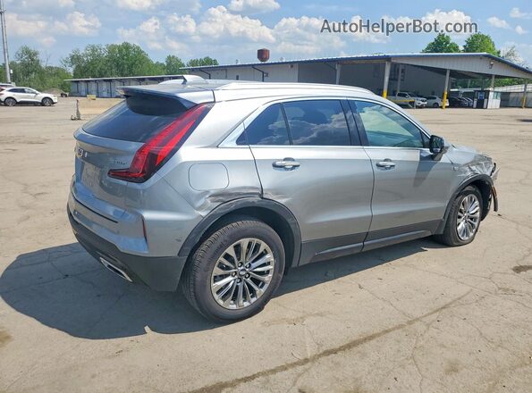 1GYFZDR45SF109853 2025 CADILLAC XT4 Gray Trasero derecho