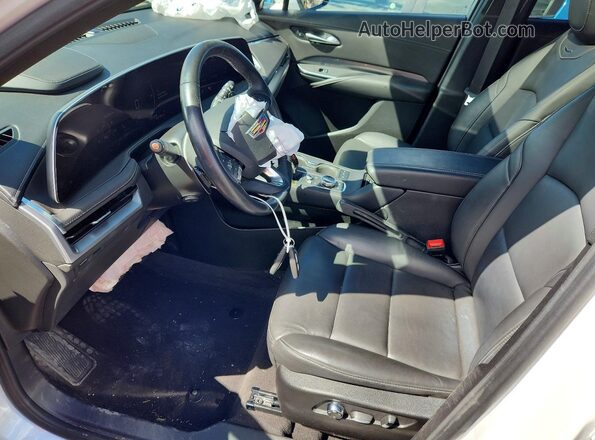 1GYFZDR46RF238520 2024 CADILLAC XT4 Белый Вид салона спереди