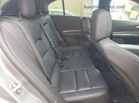 1GYFZDR48RF133090 2024 CADILLAC XT4 Silver Widok wnętrza z tyłu