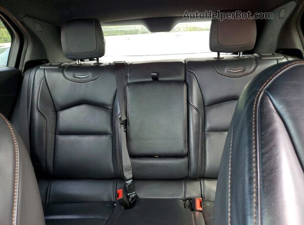 1GYFZER46LF102045 2020 CADILLAC XT4 Silver Vista de los asientos traseros