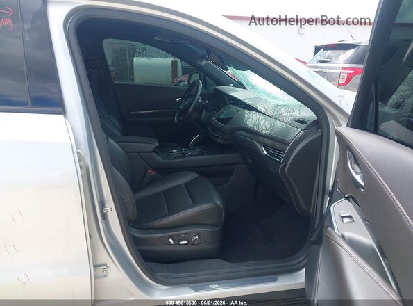 1GYFZFR4XMF054086 2021 CADILLAC XT4 Серебряный Вид салона спереди