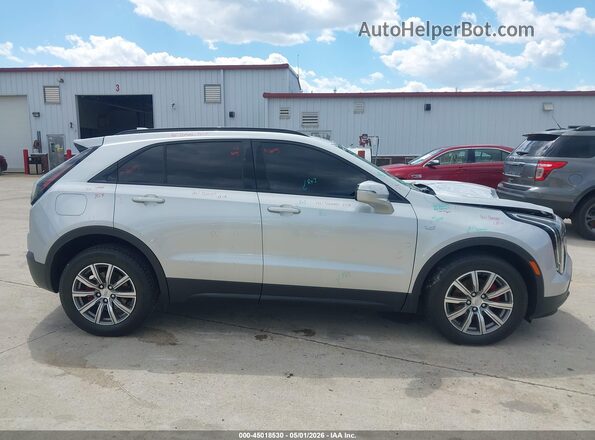 1GYFZFR4XMF054086 2021 CADILLAC XT4 Серебряный Вид задней части салона