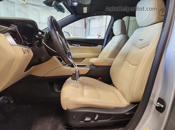 1GYKNARS2KZ213934 2019 CADILLAC XT5 Silver Widok wnętrza z przodu