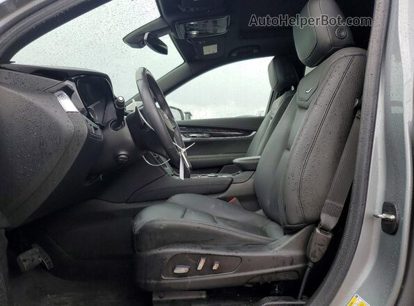 1GYKPCRS7PZ212565 2023 CADILLAC XT6 Серебряный Вид салона спереди