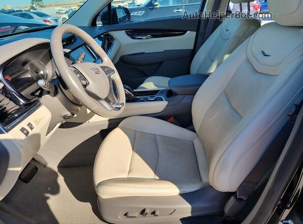 1GYKPCRS8LZ201956 2020 CADILLAC XT6 Черный Вид салона спереди