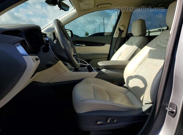 1GYKPCRS9PZ106795 2023 CADILLAC XT6 Серый Вид салона спереди