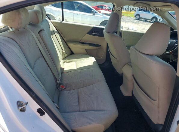 1HGCR2F31HA158399 2017 HONDA ACCORD White Widok tylnych siedzeń