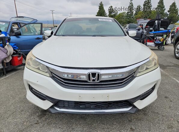1HGCR2F57HA100573 2017 HONDA ACCORD Белый Вид спереди