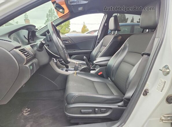 1HGCR2F57HA100573 2017 HONDA ACCORD Белый Вид салона спереди
