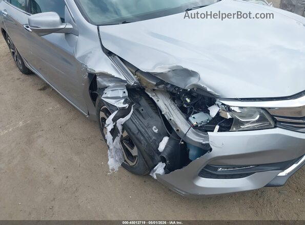 1HGCR2F91HA254067 2017 HONDA ACCORD Silver Widok z przodu