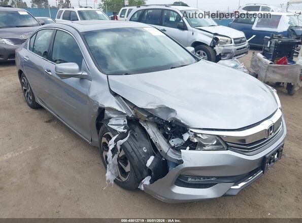 1HGCR2F91HA254067 2017 HONDA ACCORD Silver Przód prawy