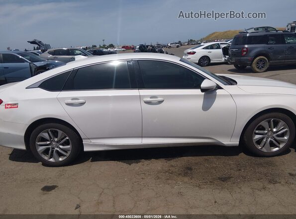 1HGCV1F16JA032002 2018 HONDA ACCORD Белый Вид задней части салона