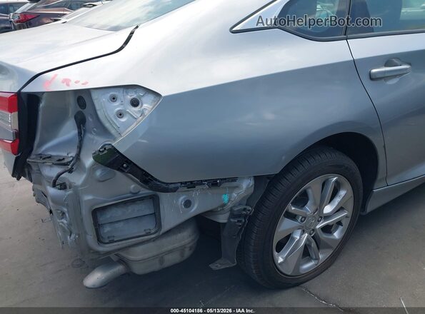 1HGCV1F18JA123739 2018 HONDA ACCORD Silver Widok z przodu