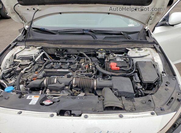 1HGCV1F38JA048154 2018 HONDA ACCORD White Widok wnętrza z tyłu