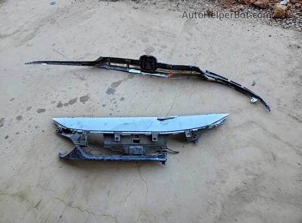 1HGCV1F63JA115463 2018 HONDA ACCORD Silver Engine compartment view