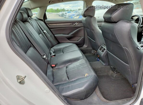 1HGCV1F96JA005677 2018 HONDA ACCORD White Widok tylnych siedzeń