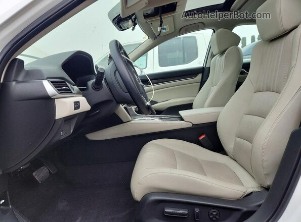 1HGCV2F51JA011311 2018 HONDA ACCORD White Widok wnętrza z przodu