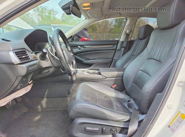 1HGCV2F92KA036089 2019 HONDA ACCORD White Вид салону спереду