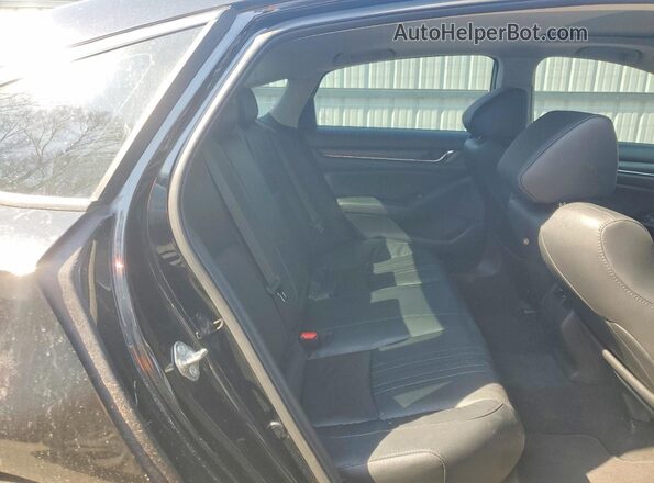 1HGCV2F99JA024567 2018 HONDA ACCORD Black Widok tylnych siedzeń