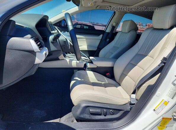 1HGCV3F59KA009829 2019 HONDA ACCORD Белый Вид салона спереди