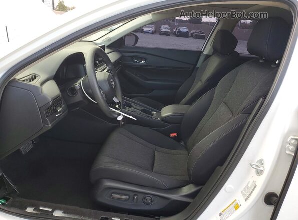 1HGCY1F30RA048085 2024 HONDA ACCORD Белый Вид салона спереди