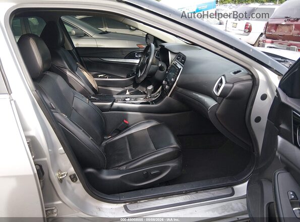 1N4AA6AP1HC393295 2017 NISSAN MAXIMA Серебряный Вид салона спереди