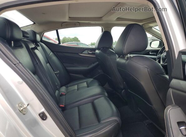 1N4AA6AP1HC438591 2017 NISSAN MAXIMA Silver Հետևի նստատեղերի տեսք