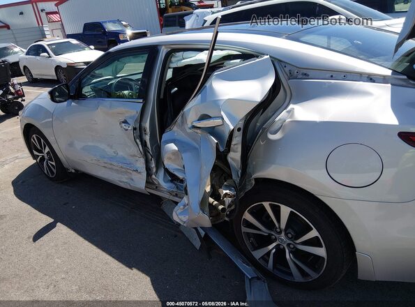 1N4AA6AP4HC397129 2017 NISSAN MAXIMA Silver Widok z przodu