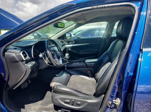 1N4AA6AP8HC367874 2017 NISSAN MAXIMA Синий Вид салона спереди