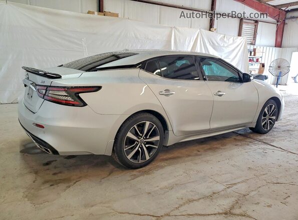 1N4AA6CV8LC383335 2020 NISSAN MAXIMA Серебряный Задняя правая четверть