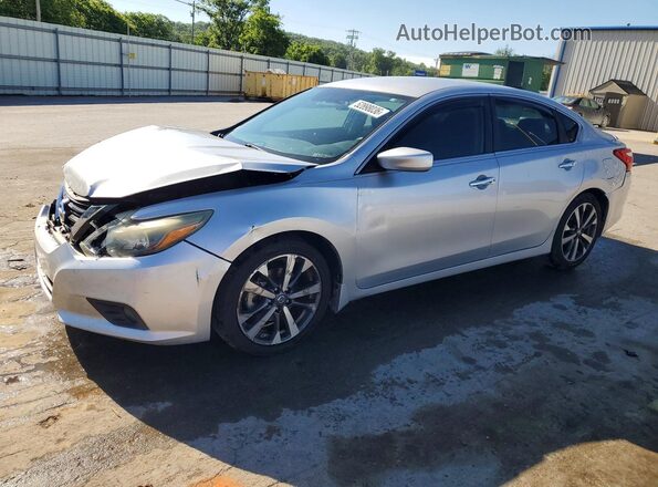 1N4AL3AP2GC121667 2016 NISSAN ALTIMA Silver Vista tres cuartos delantera izquierda