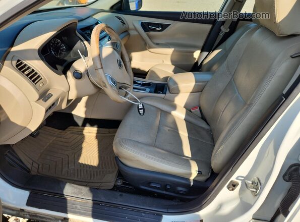 1N4AL3AP2GC146410 2016 NISSAN ALTIMA White Front interior view